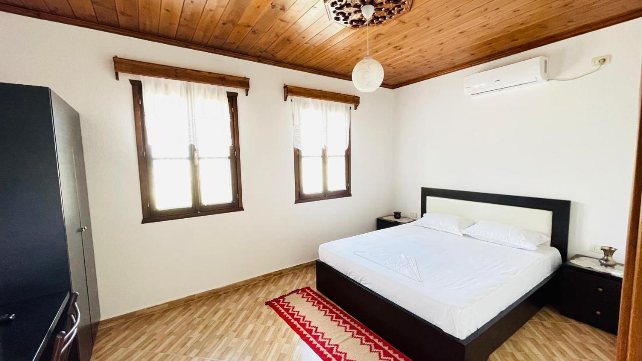 Denis Guesthouse 1930 Гирокастра Экстерьер фото
