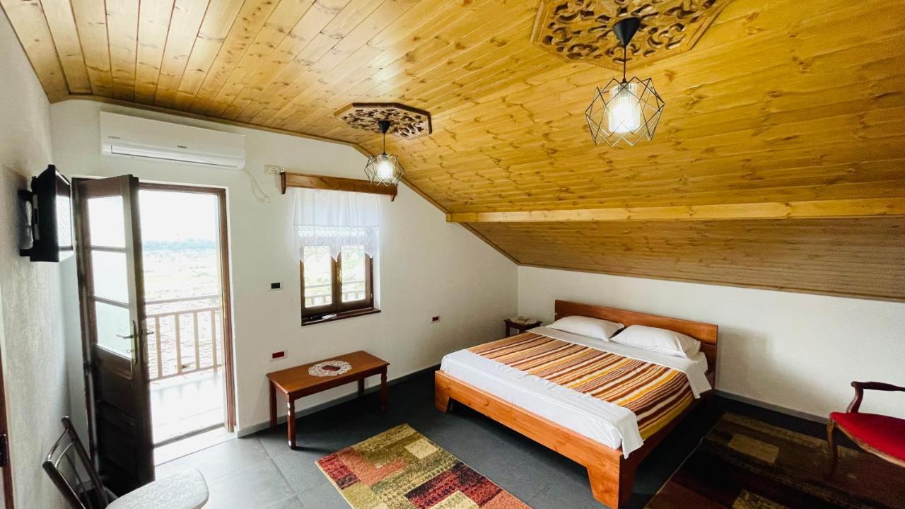 Denis Guesthouse 1930 Гирокастра Экстерьер фото